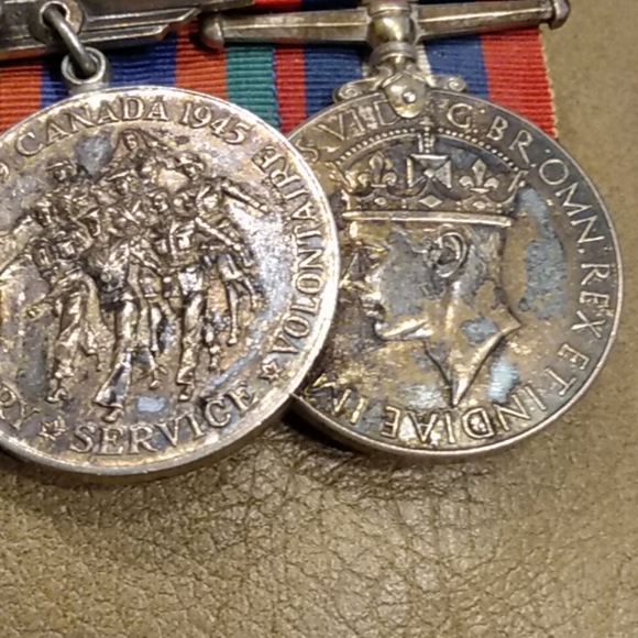 Set of 5 WW2 Canadian military medals - Picture 4 of 6